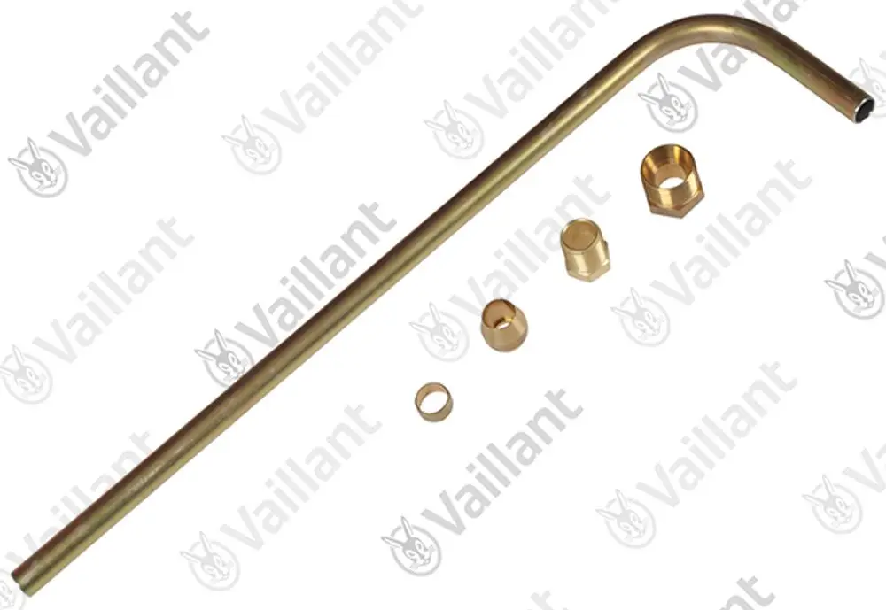 Gasrohr von Vaillant in gebogener Form, umgeben von mehreren Verbindungsstücken und Unterlegscheiben. Geeignet für Heizungsinstallationen.